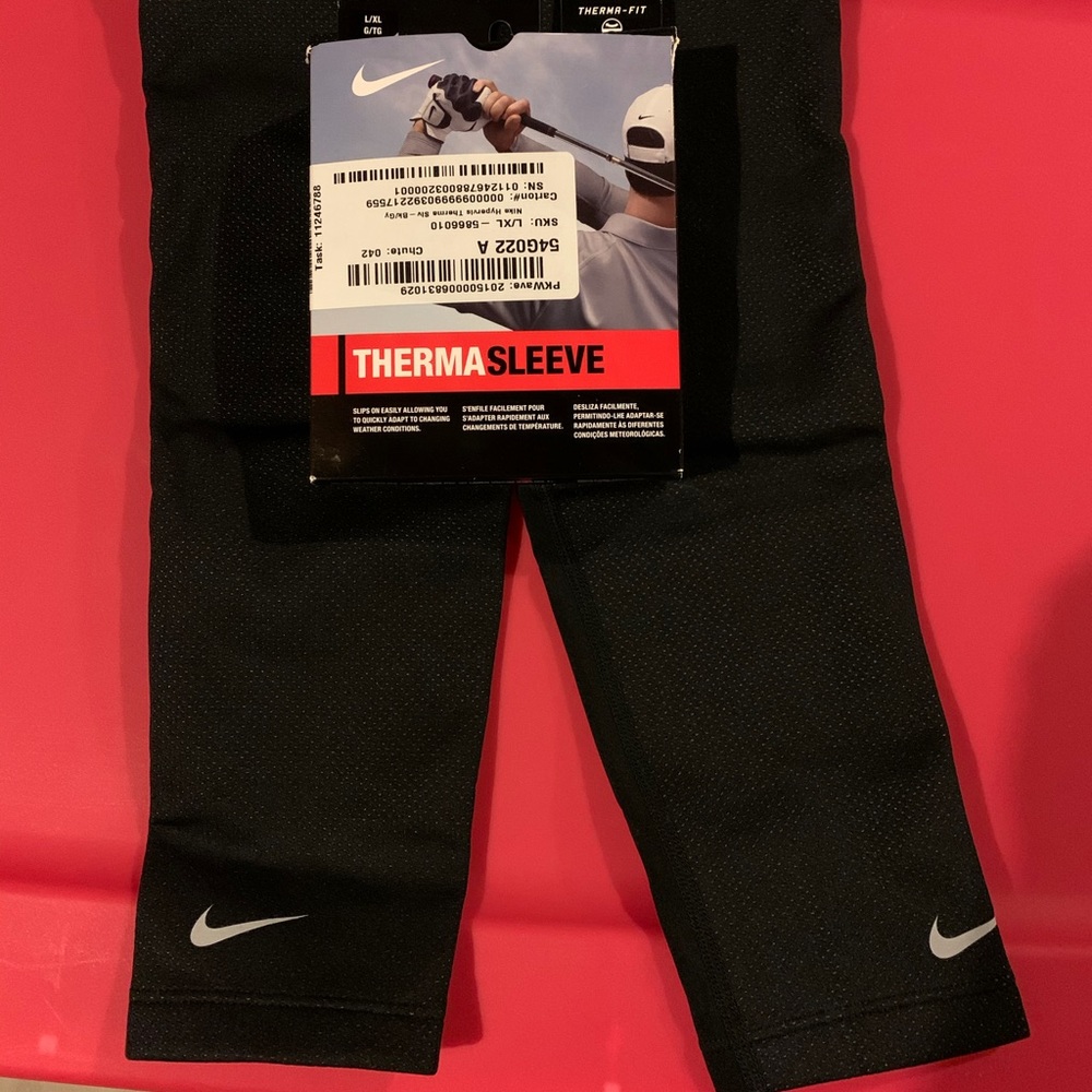 Nike Therma arm sleeves